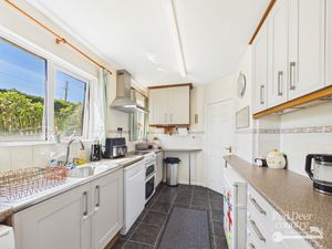 Kitchen- click for photo gallery